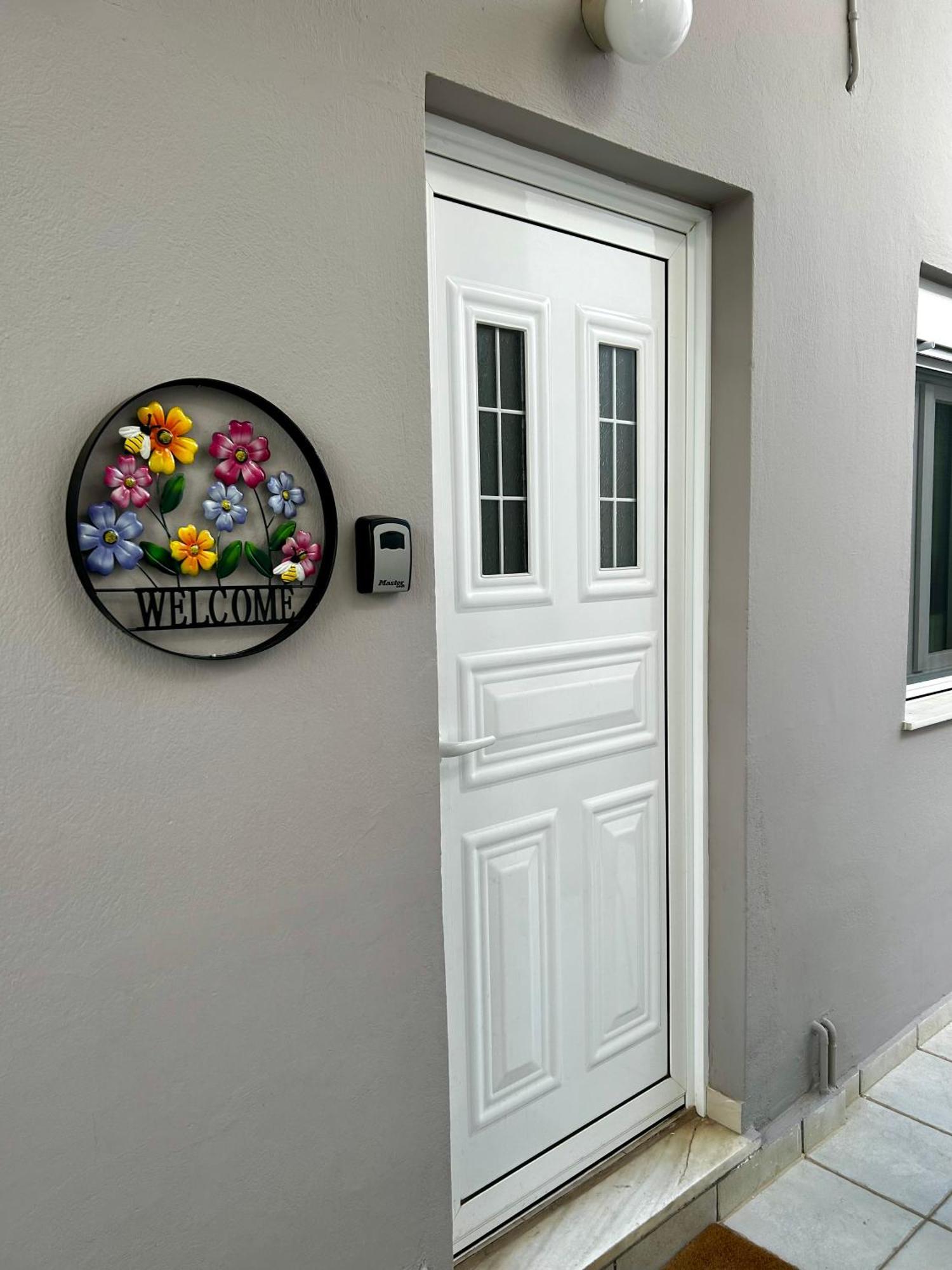 Flower House In Koropi-Near Airport Ngoại thất bức ảnh